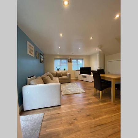 Entire 2-Bedroom Home By Weghomes Rochester  Extérieur photo